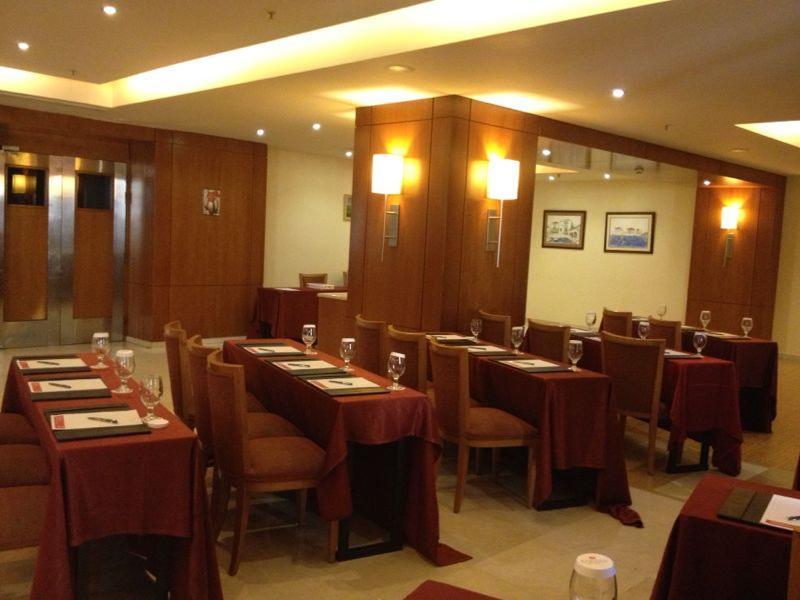 Hotel Ramada Plaza By Wyndham Beirut Raouche Exterior foto