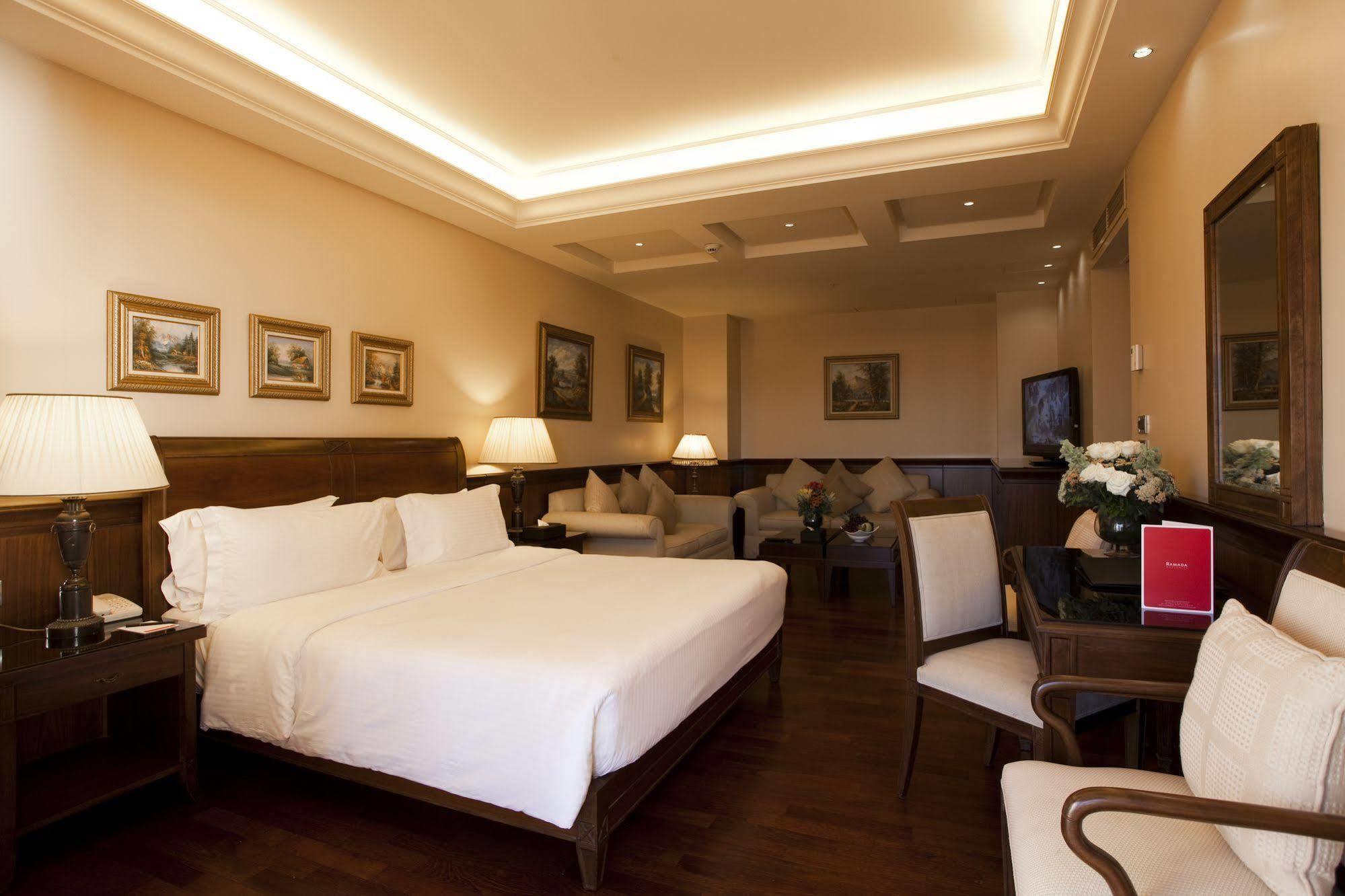 Hotel Ramada Plaza By Wyndham Beirut Raouche Exterior foto