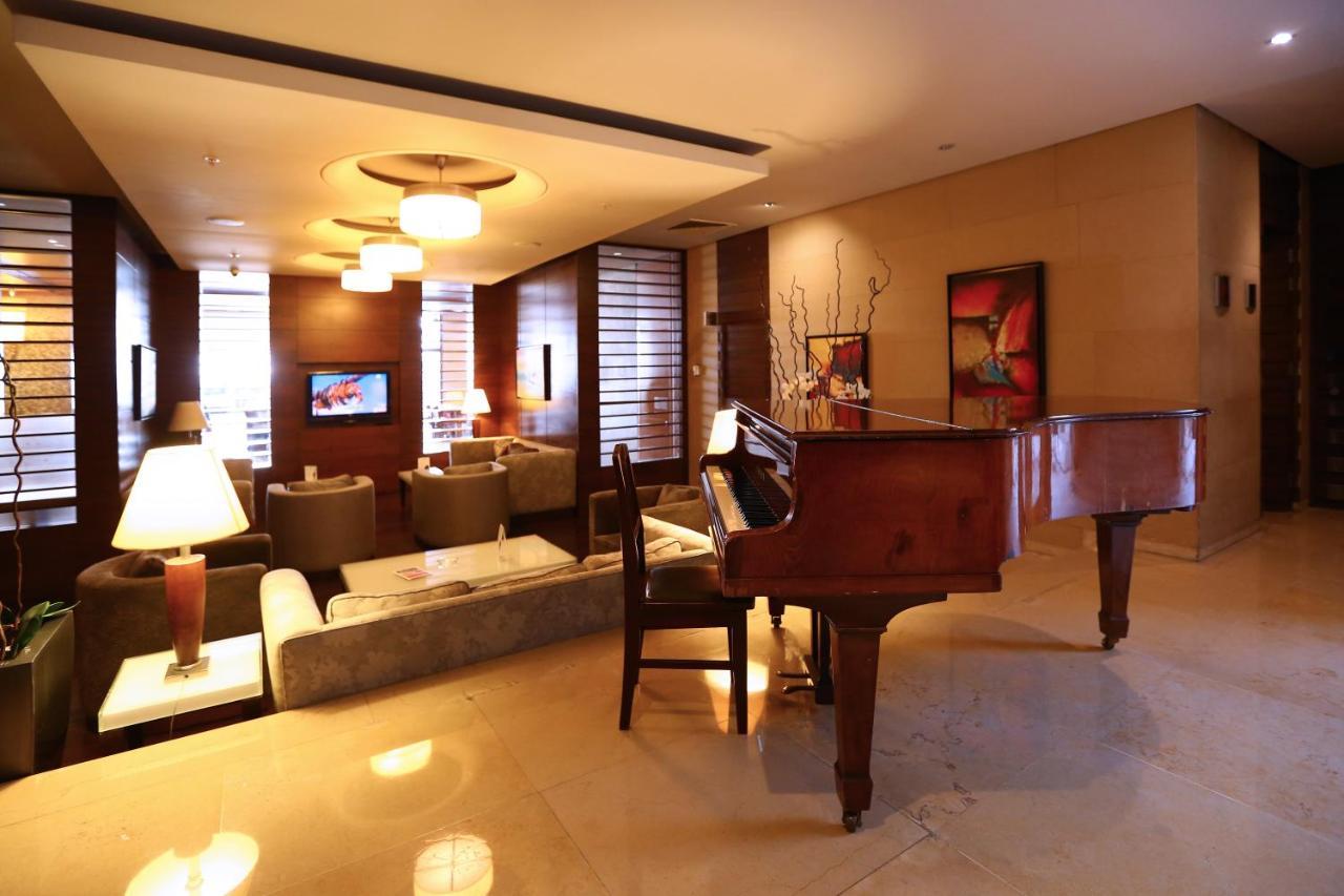 Hotel Ramada Plaza By Wyndham Beirut Raouche Exterior foto