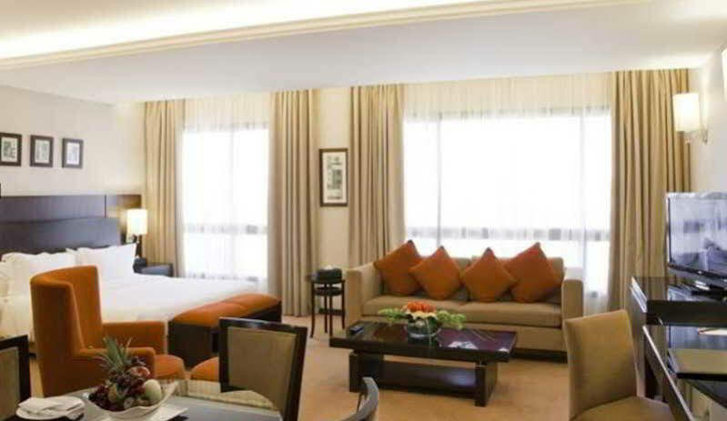 Hotel Ramada Plaza By Wyndham Beirut Raouche Exterior foto